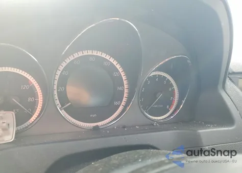 2011 Mercedes-Benz C 300 z USA, uszkodzony, nr VIN WDDGF5EB3BR181216